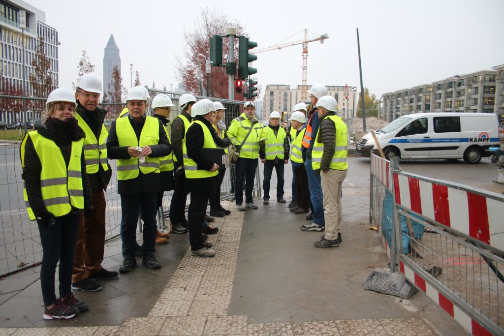 BDB zu Besuch im PRAEDIUM - Start des Rundgangs, m it Carsten Kulbe, Vorstand BDB (2. von links) Foto: PRAEDIUM/ Roessler ProResult